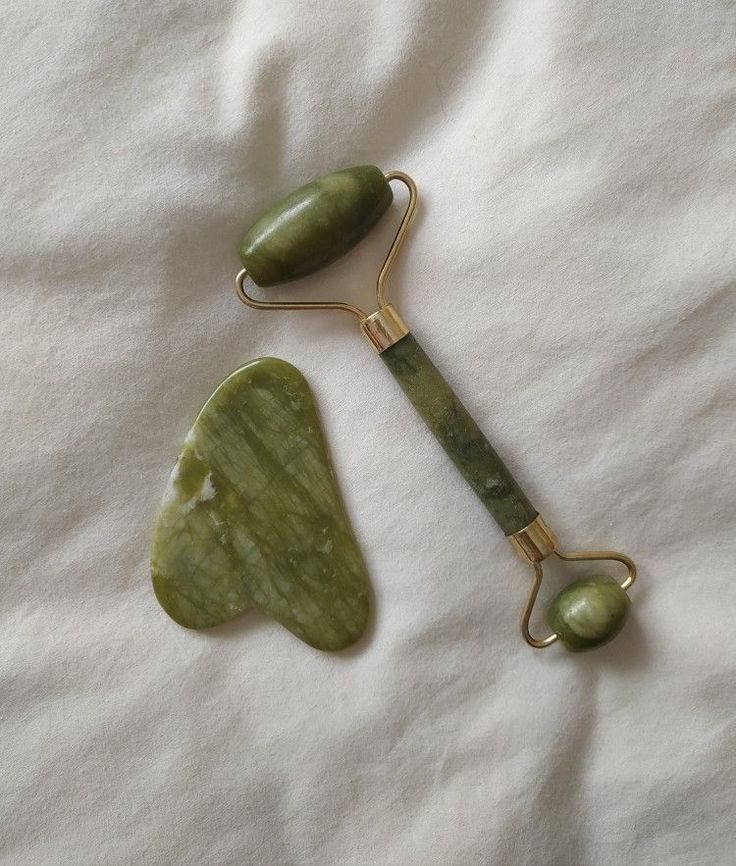 Jade Roller & Gua Sha Facial Massage Set